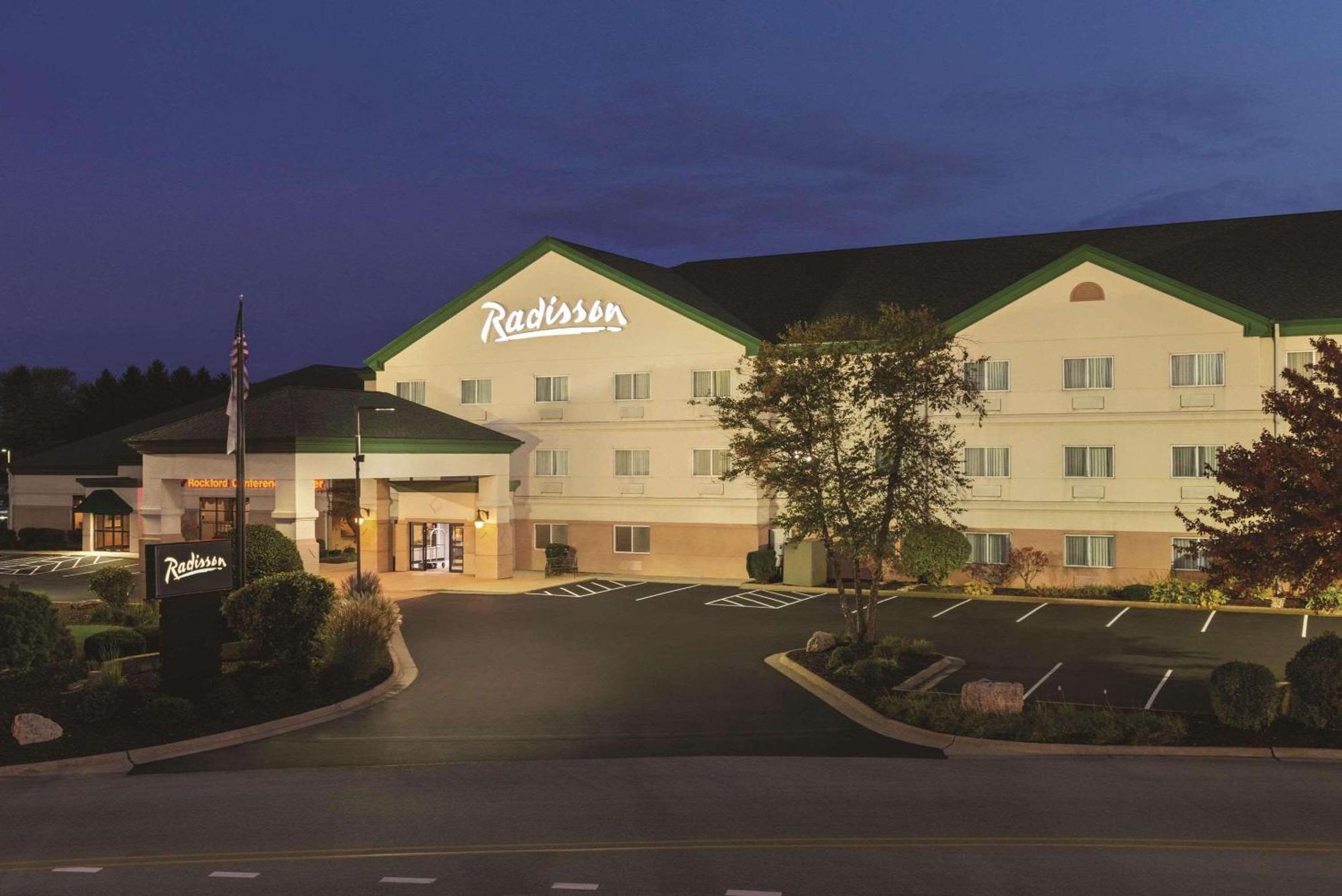 Radisson Hotel & Conference Center ร็อคฟอร์ด ภายนอก รูปภาพ