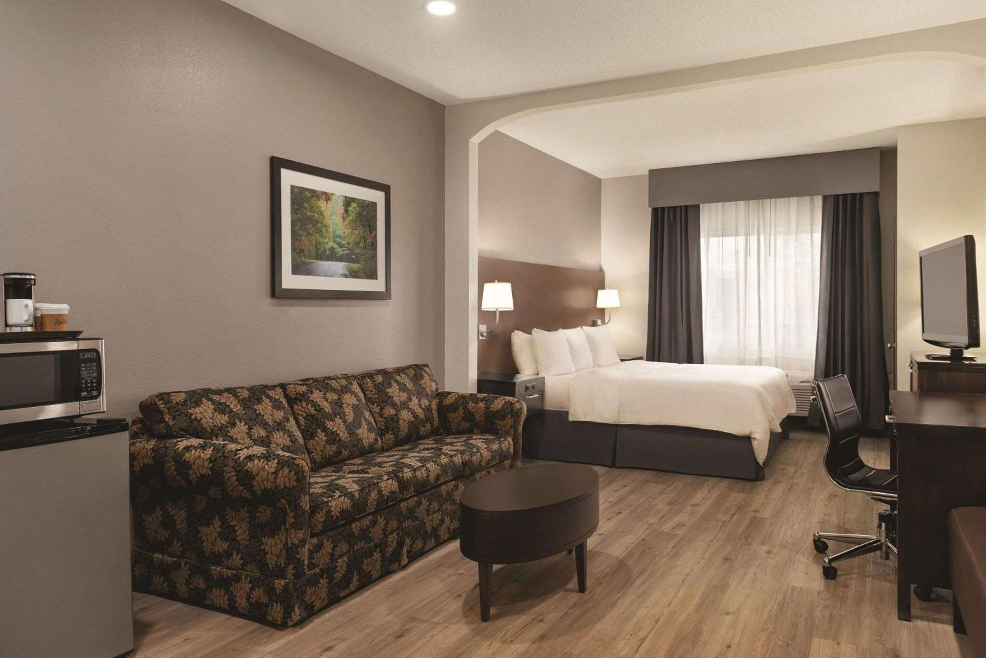 Radisson Hotel & Conference Center ร็อคฟอร์ด ภายนอก รูปภาพ